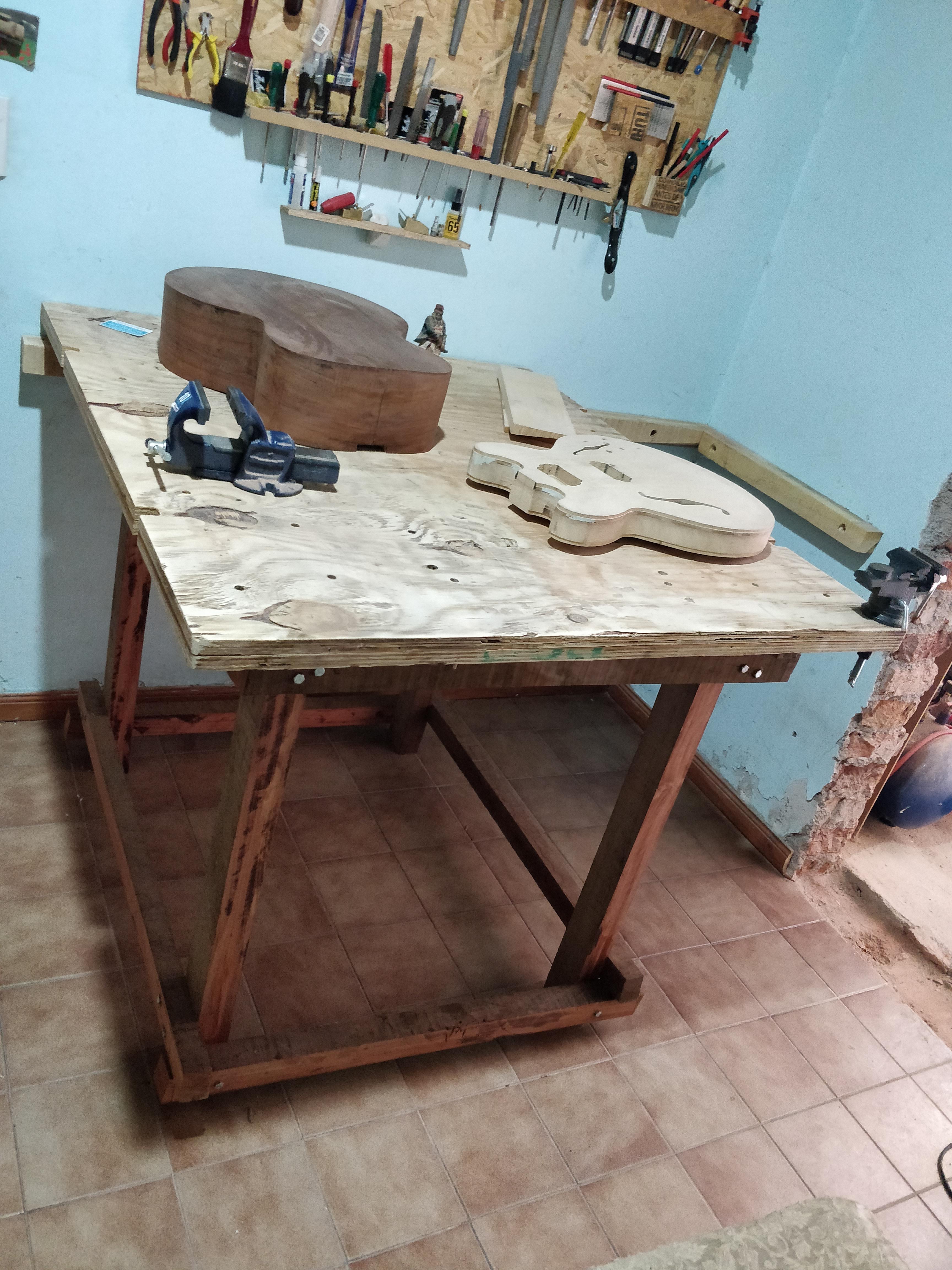 [Imagen del taller de luthería]